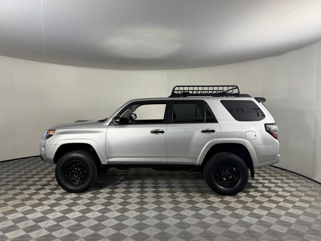 Used 2021 Toyota 4Runner Venture w/ Moonroof Package AWD/4WD image 10