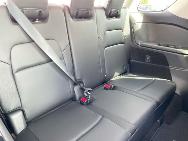 Used 2025 Nissan Pathfinder SL AWD/4WD image 16