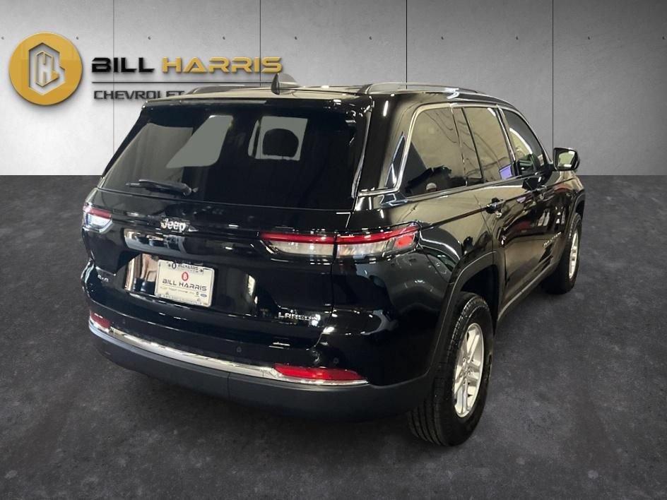 Used 2023 Jeep Grand Cherokee Laredo AWD/4WD image 2