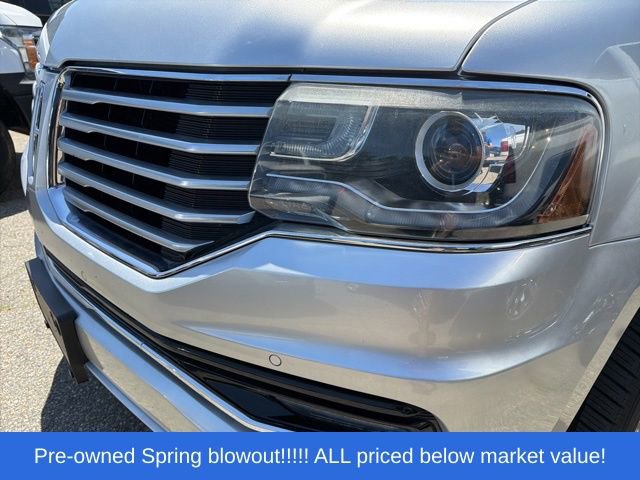 Used 2016 Lincoln Navigator Select AWD/4WD image 2