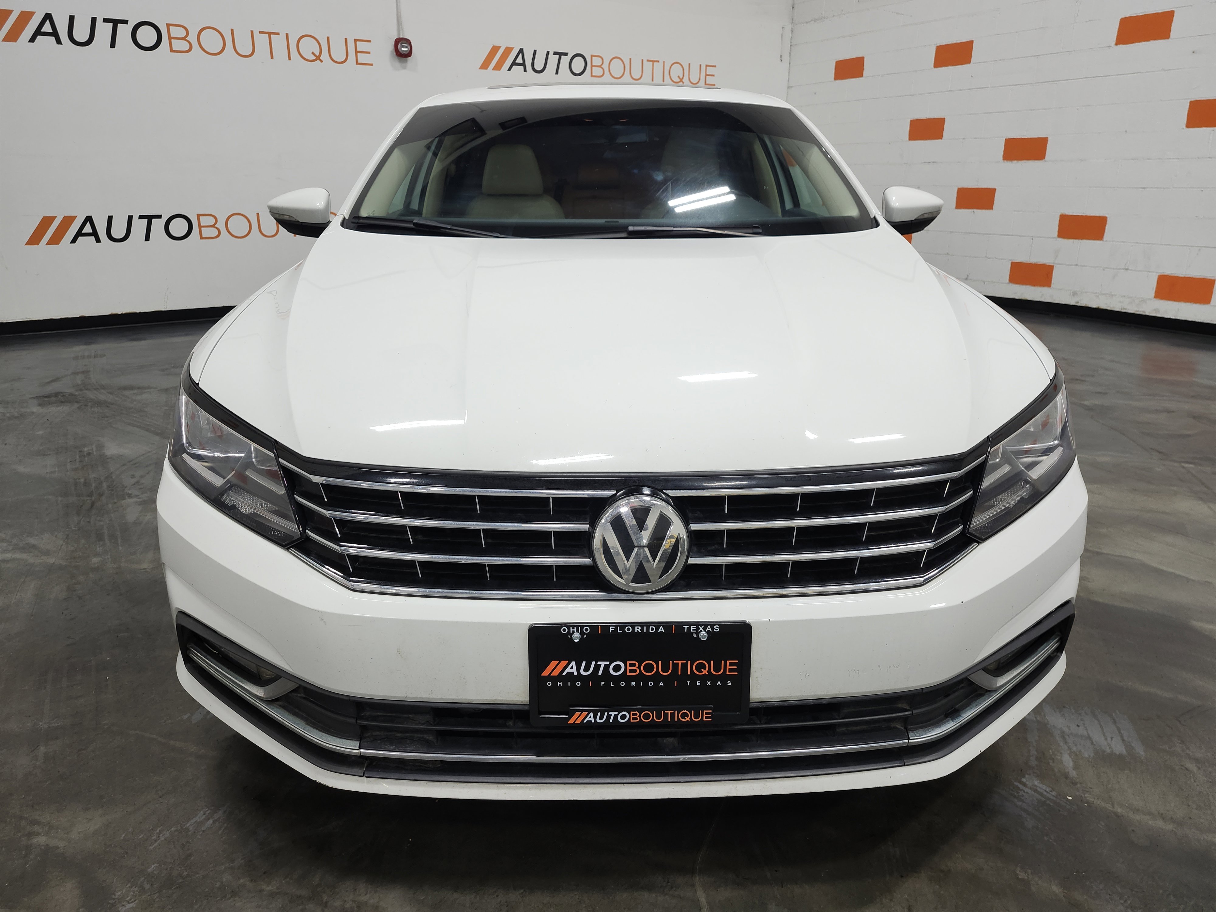 Used 2019 Volkswagen Passat 2.0T Wolfsburg w/ Wheels & Sunroof Package image 12