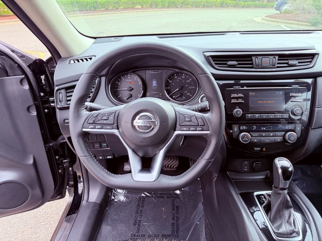 Used 2017 Nissan Rogue SV w/ Midnight Edition Package image 17