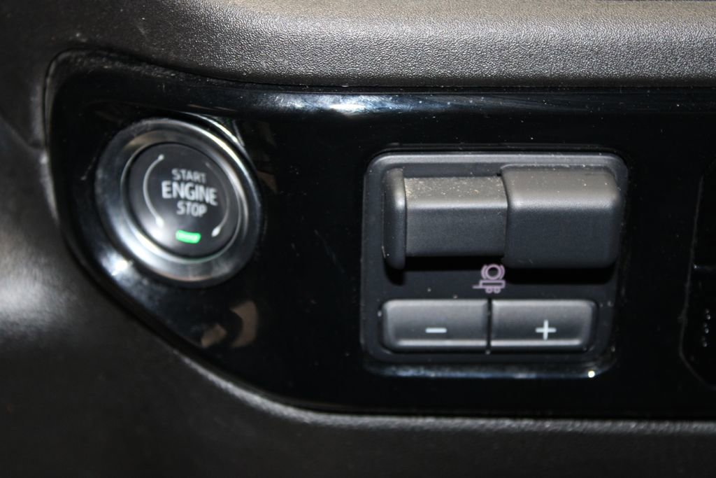 Used 2025 Chevrolet Silverado 1500 LT image 42