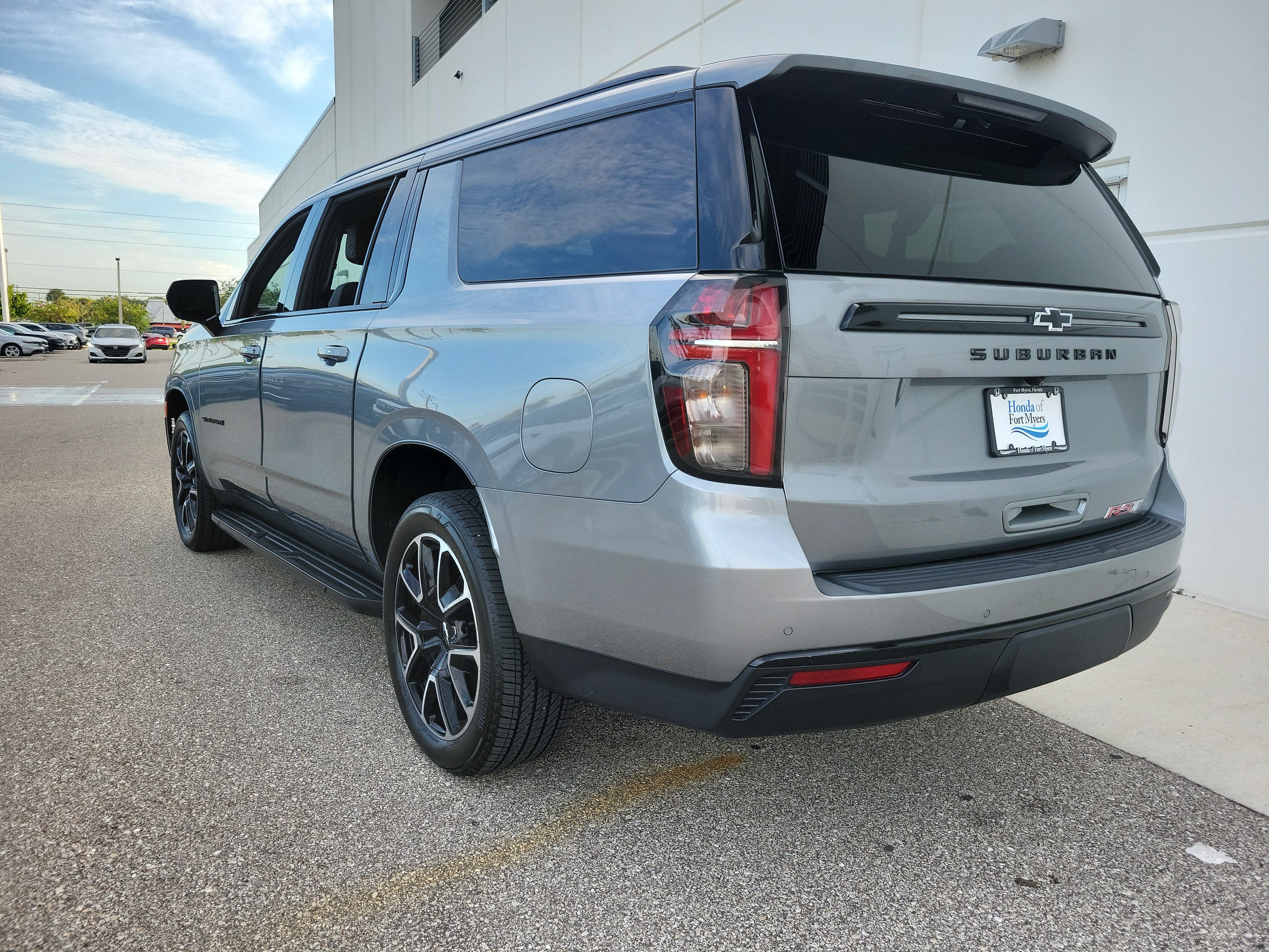 Used 2023 Chevrolet Suburban RST AWD/4WD image 4