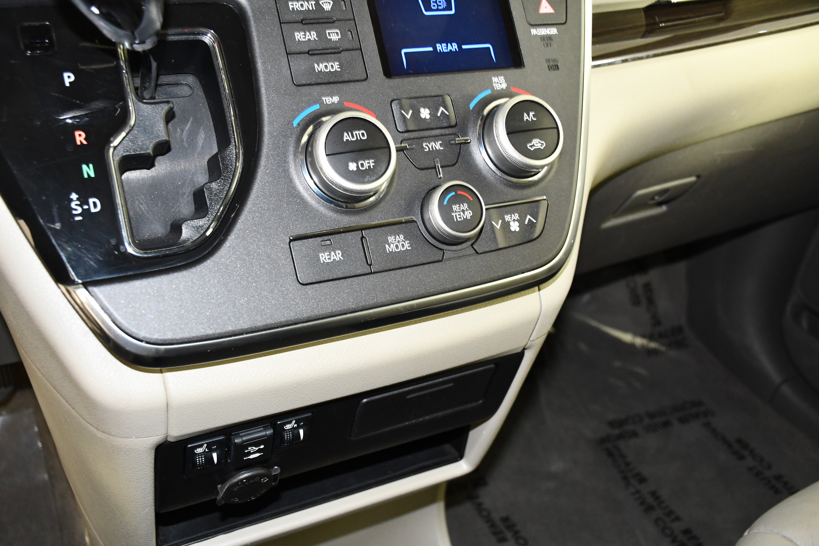 Used 2018 Toyota Sienna XLE FWD image 29