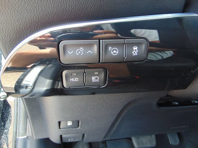 Used 2022 Toyota Prius FWD image 19