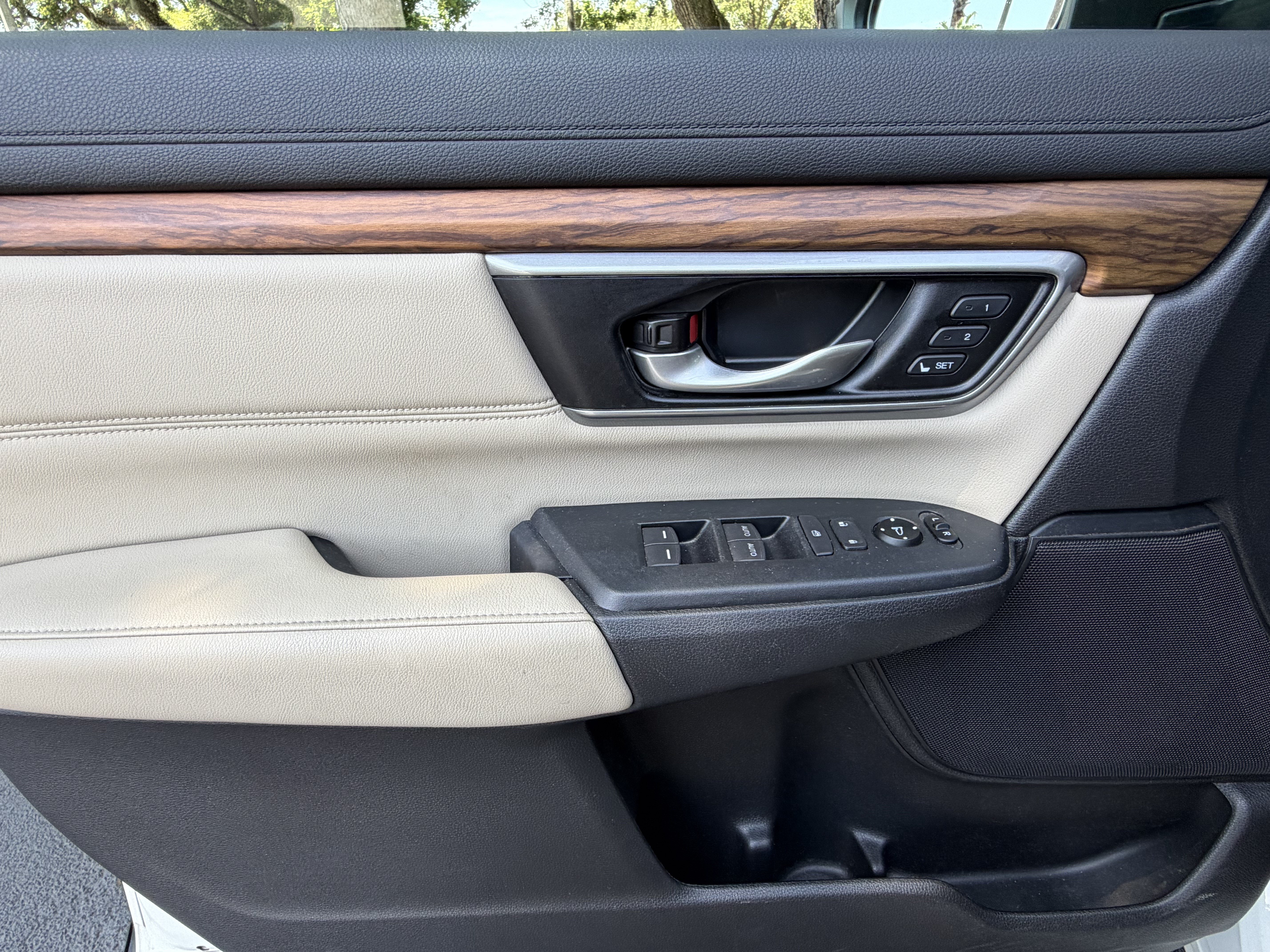 Used 2017 Honda CR-V EX-L image 13