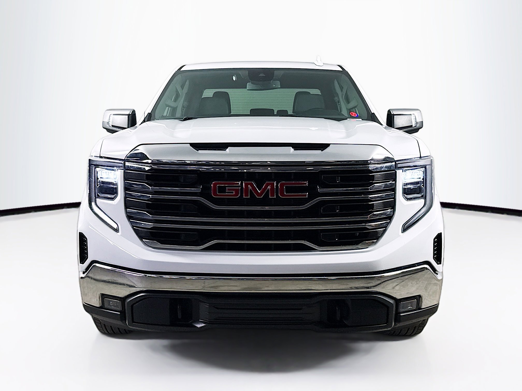 Used 2025 GMC Sierra 1500 SLT image 3