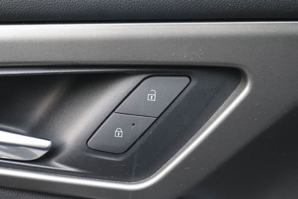 Used 2025 Chevrolet Traverse LT FWD image 15