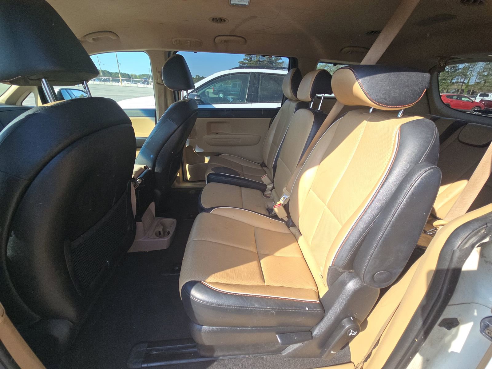 Used 2017 Kia Sedona LX w/ LX Essentials Premium Package image 11