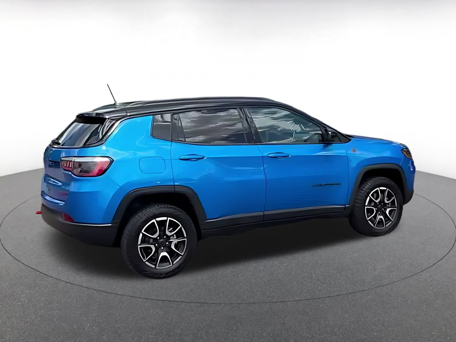 Used 2025 Jeep Compass Trailhawk AWD/4WD image 10