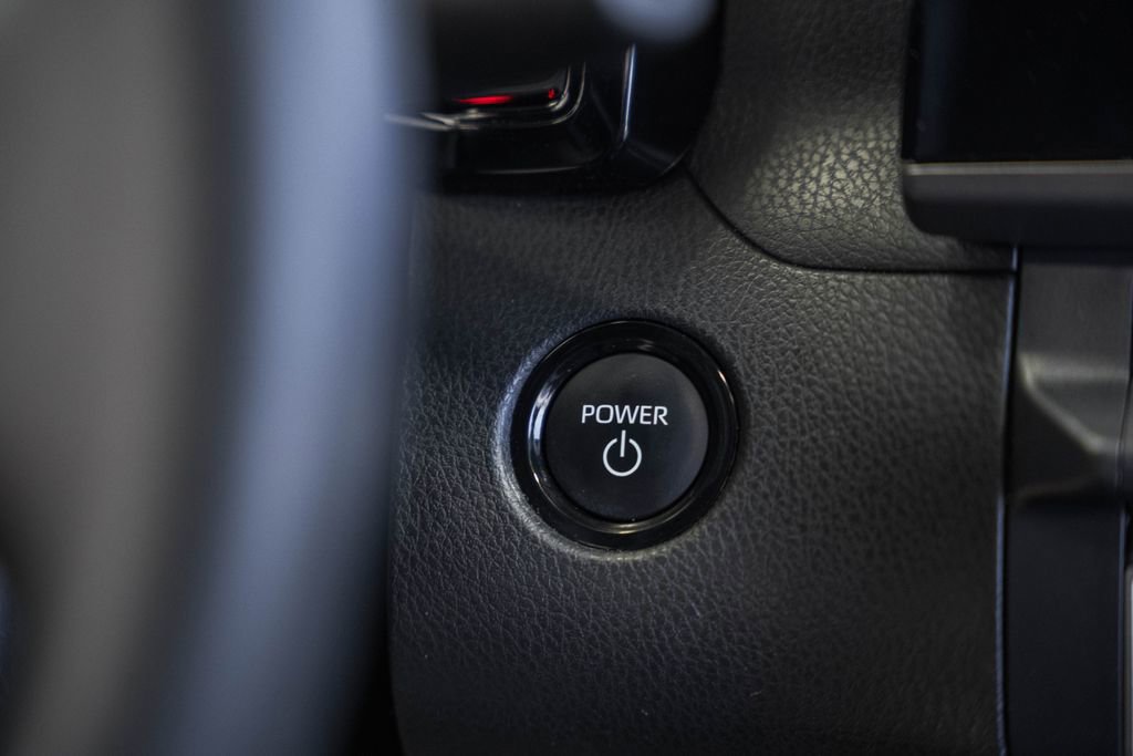 Used 2025 Toyota Camry SE image 26