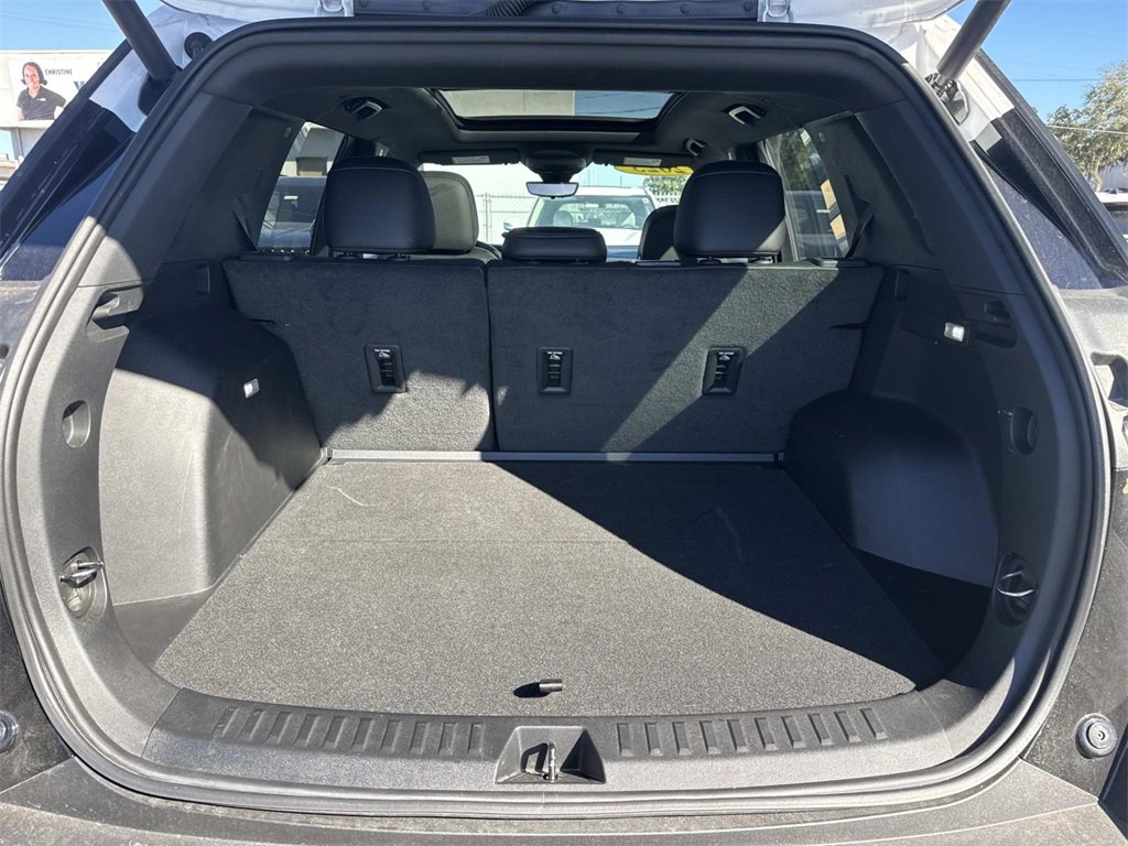 Used 2025 Chevrolet Equinox ACTIV w/ Safety and Technology Package image 14