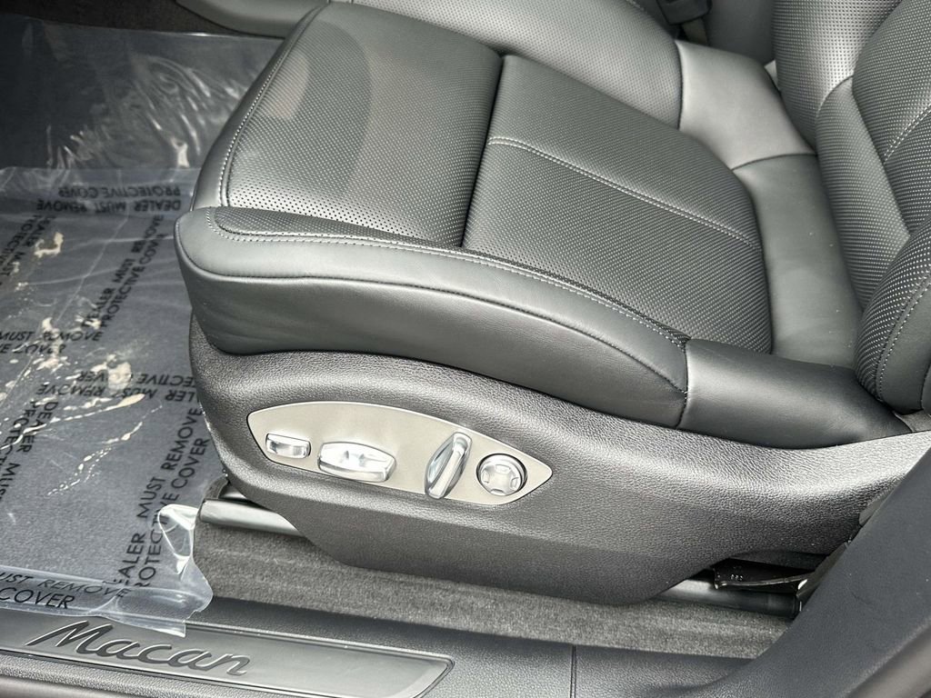 Used 2026 Porsche Macan AWD/4WD image 6
