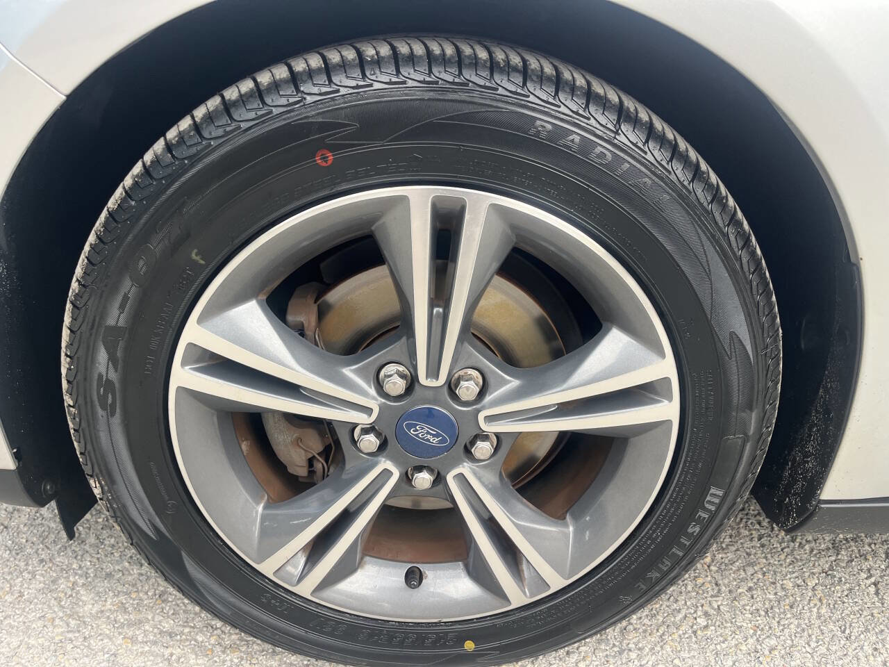 Used 2014 Ford Focus SE w/ SE Sport Package image 32