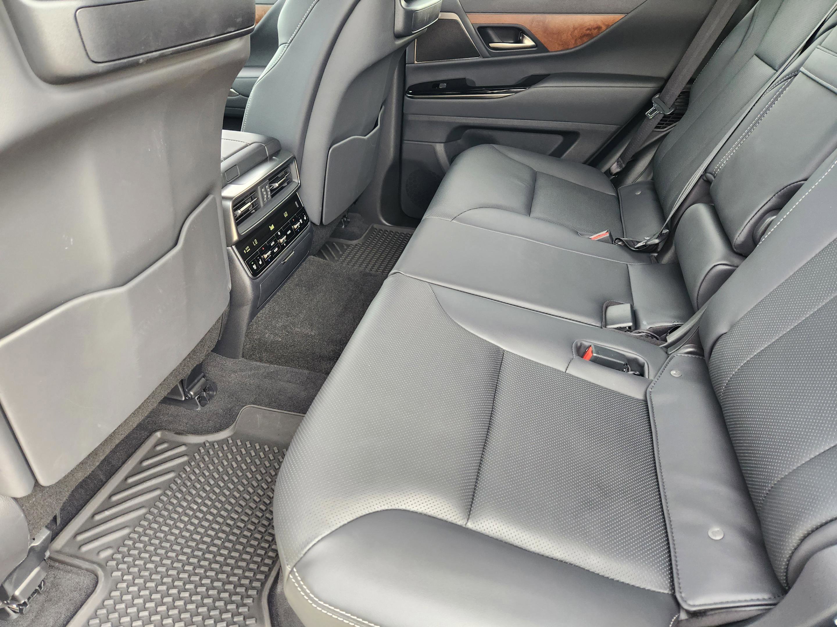Certified 2025 Lexus LX 700h Luxury image 28