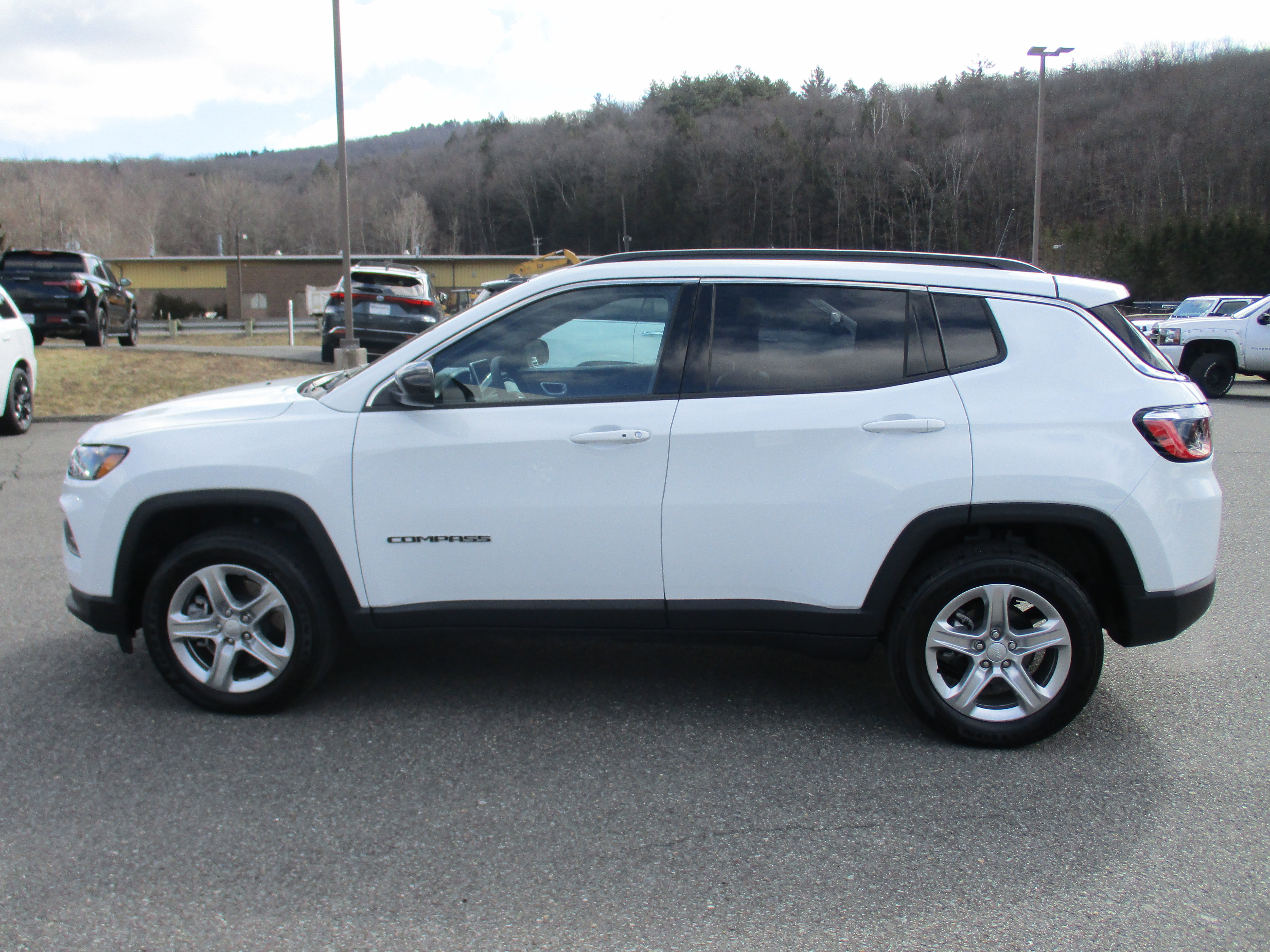 Certified 2024 Jeep Compass Latitude image 8