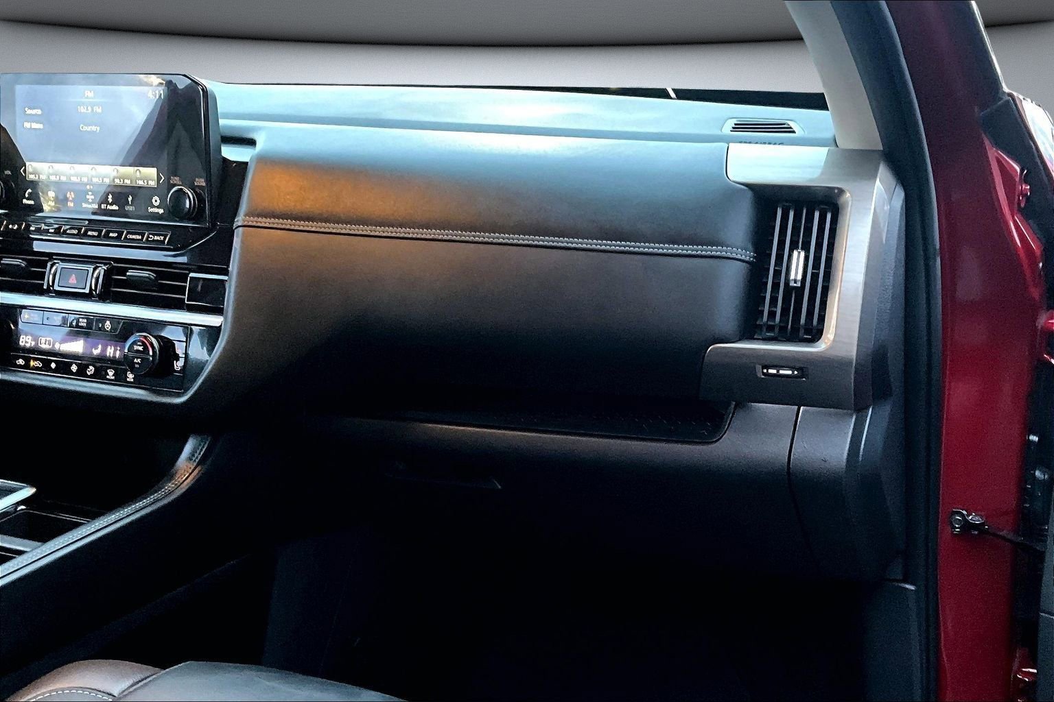 Used 2023 Nissan Pathfinder Platinum image 26