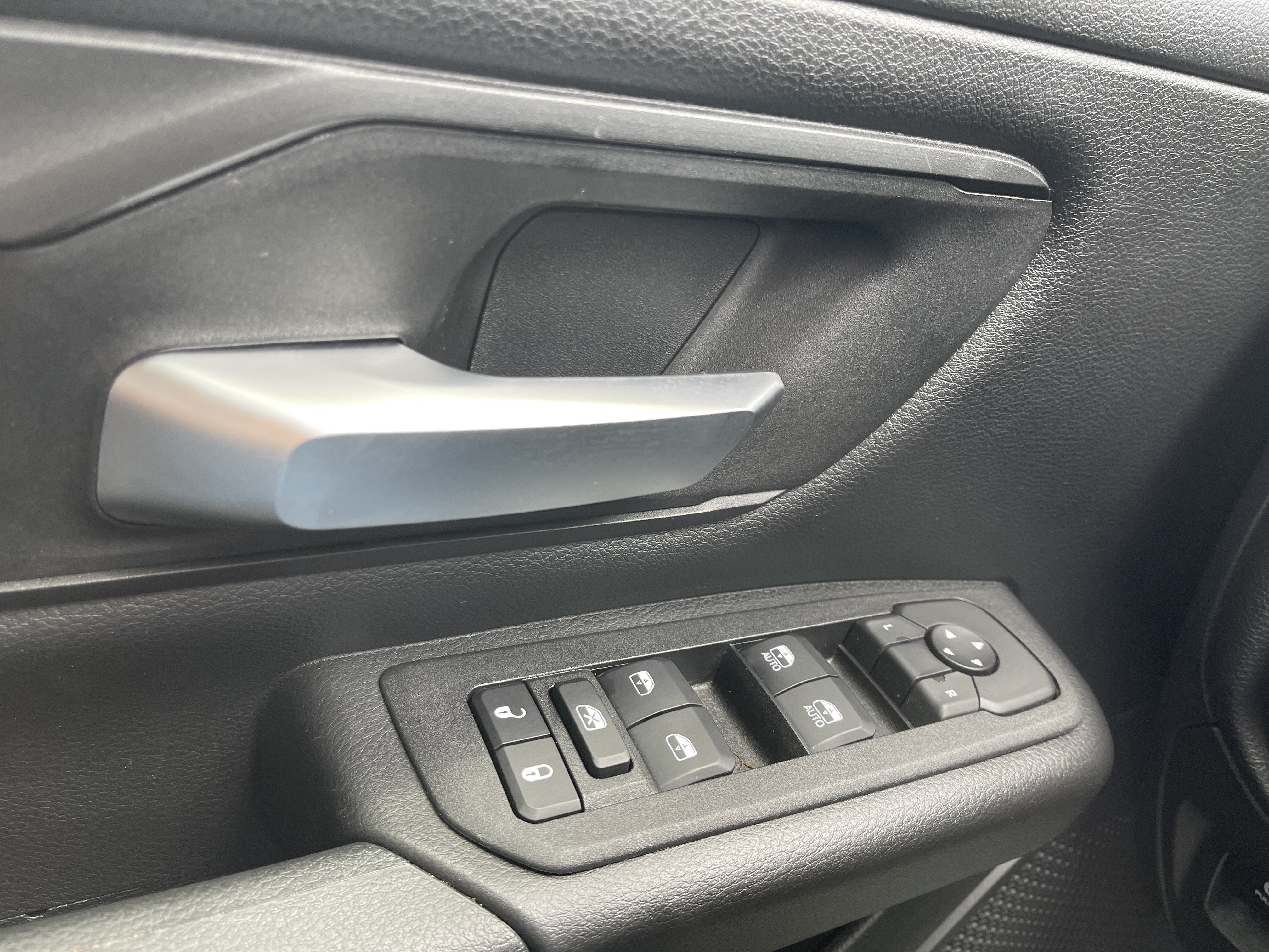 Used 2025 RAM 1500 Warlock AWD/4WD image 31