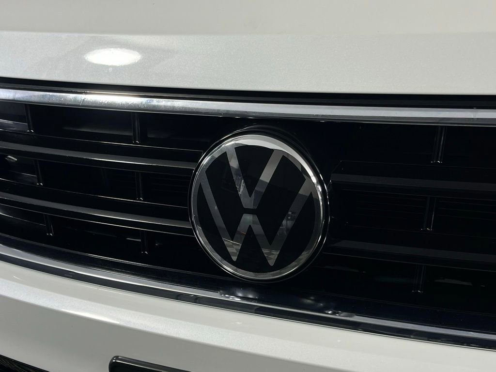 Used 2023 Volkswagen Tiguan SE R-Line image 14