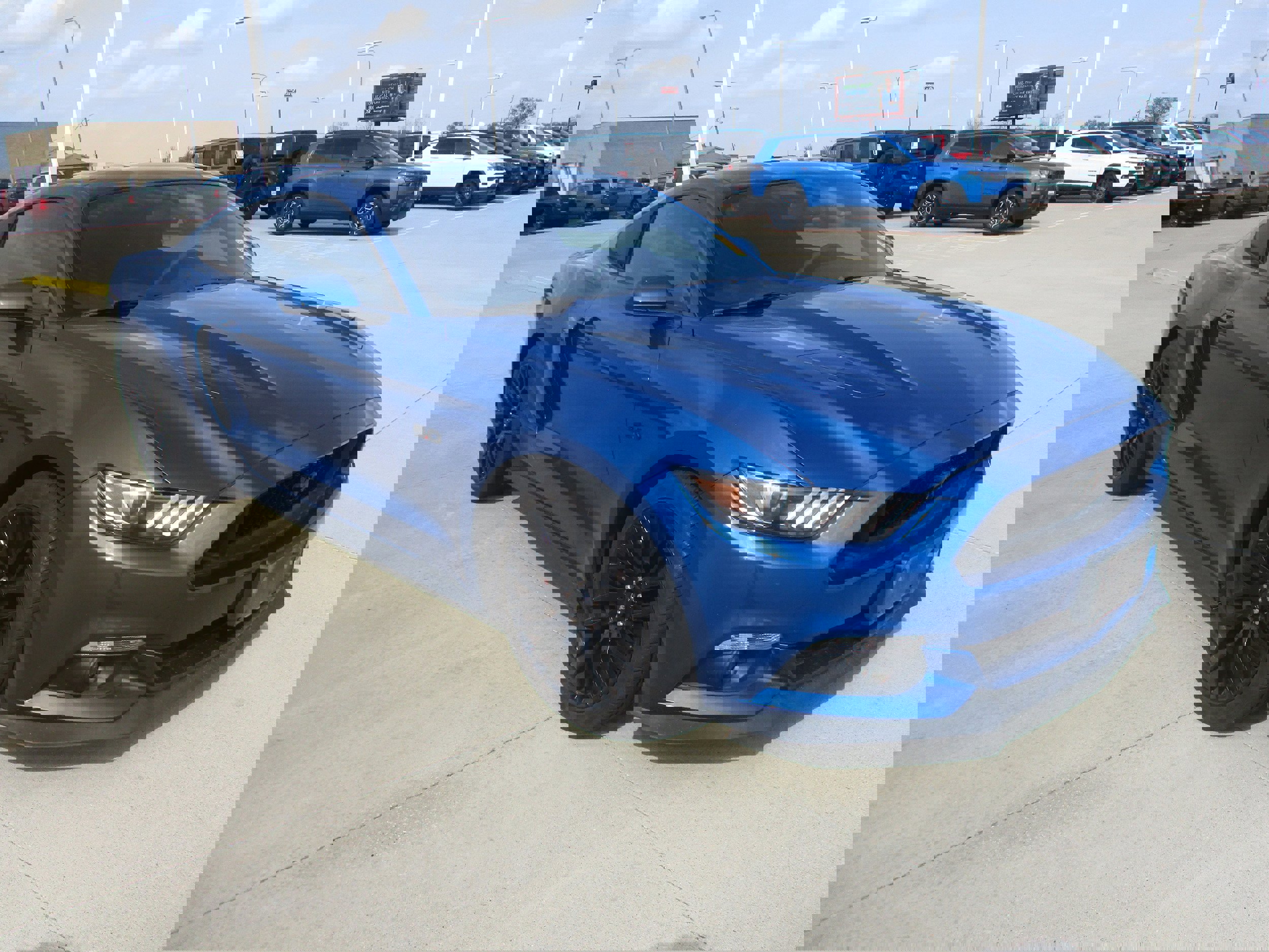 Used 2017 Ford Mustang GT w/ GT Performance Package RWD image 7