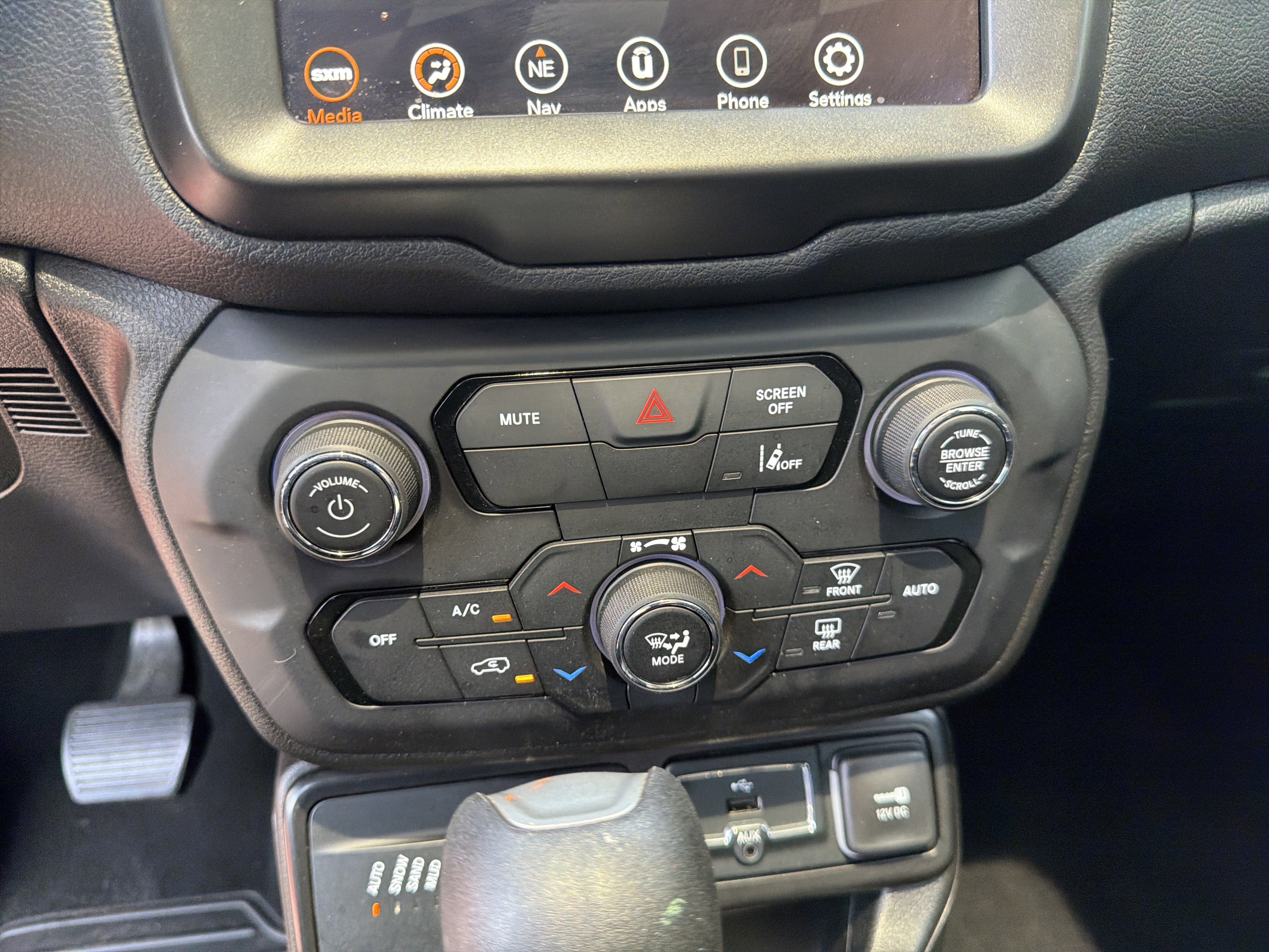 Used 2022 Jeep Renegade Altitude w/ Sun/Sound Group AWD/4WD image 35