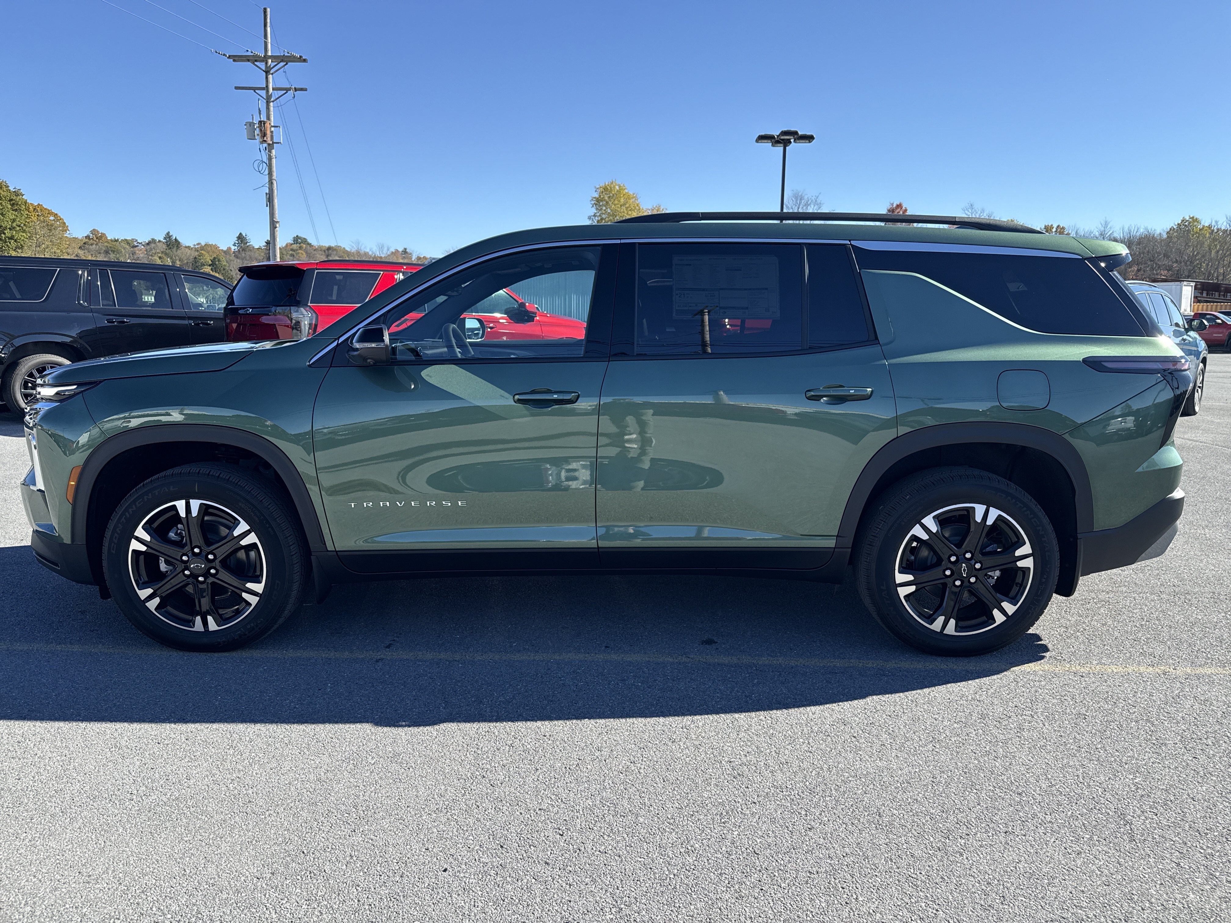 New 2027 Chevrolet Traverse LT w/ Sun and Wheel Package AWD/4WD image 13