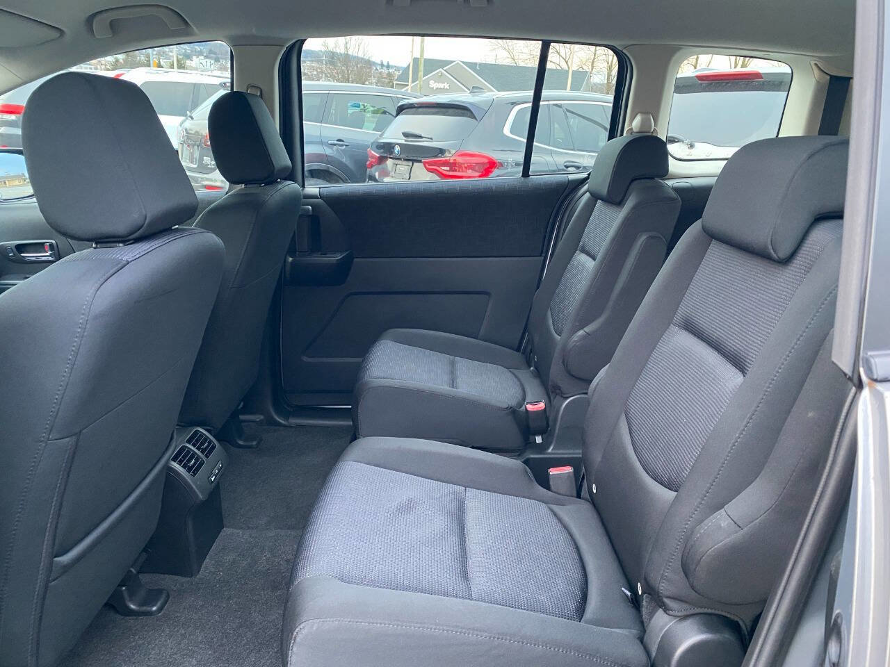 Used 2010 MAZDA MAZDA5 Sport image 17