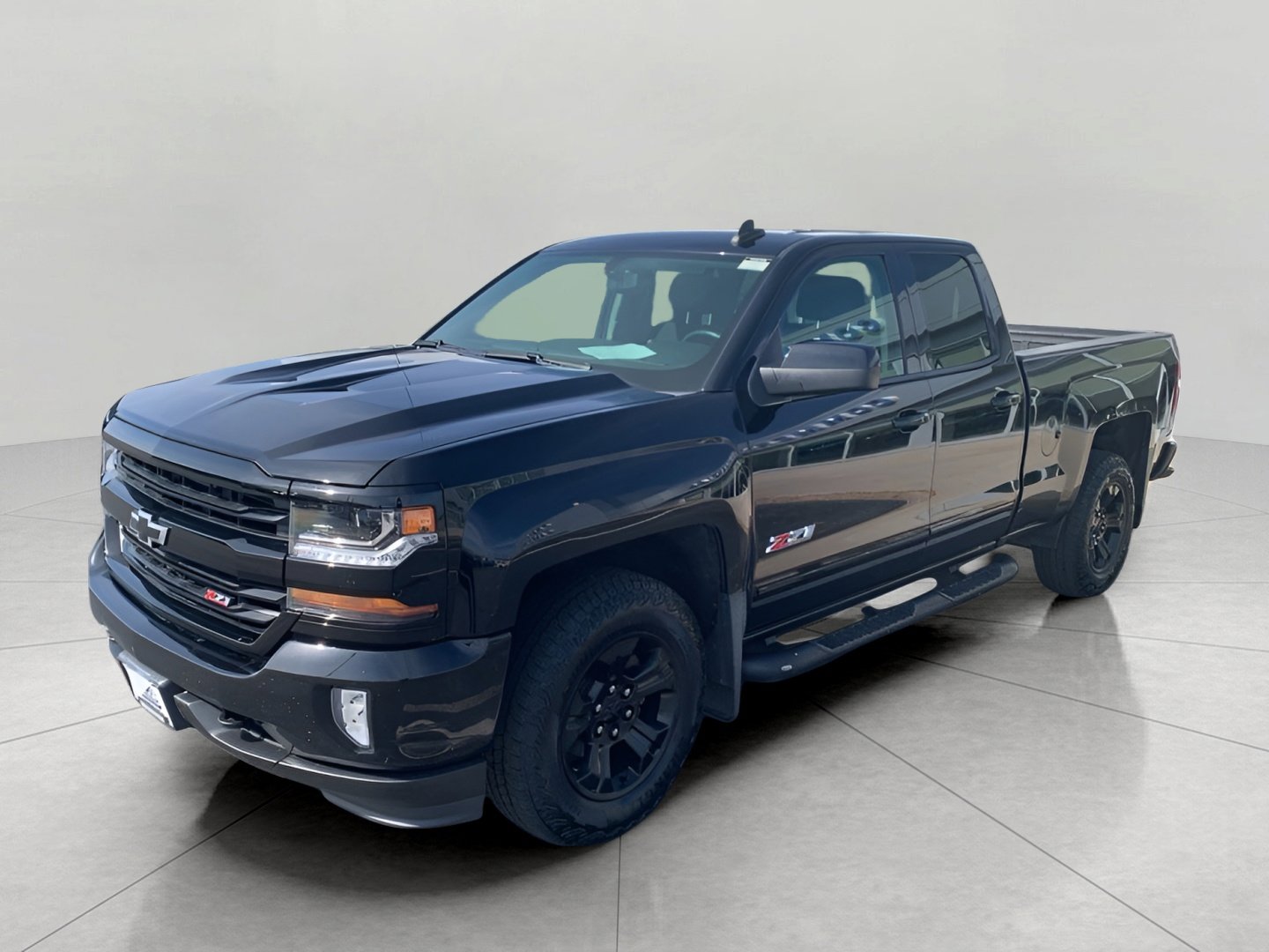 Used 2017 Chevrolet Silverado 1500 LT w/ Midnight Edition image 5