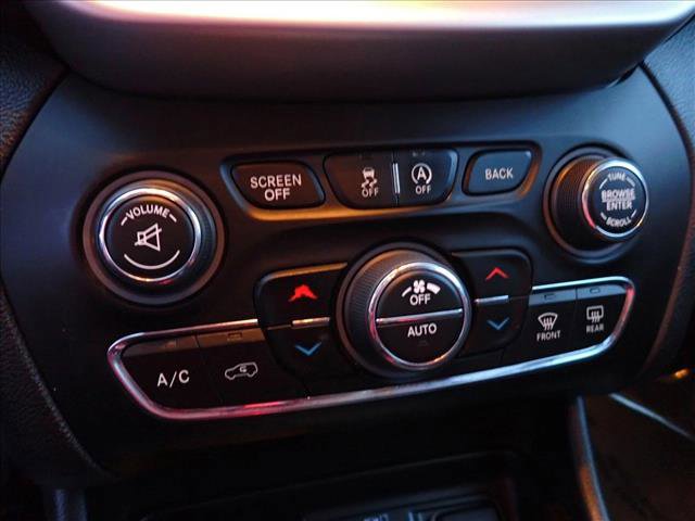 Used 2018 Jeep Cherokee Trailhawk w/ Cold Weather Group image 19