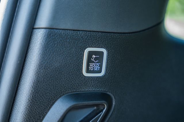 Used 2023 Jeep Grand Wagoneer 4WD w/ Flexible Seating Group image 12