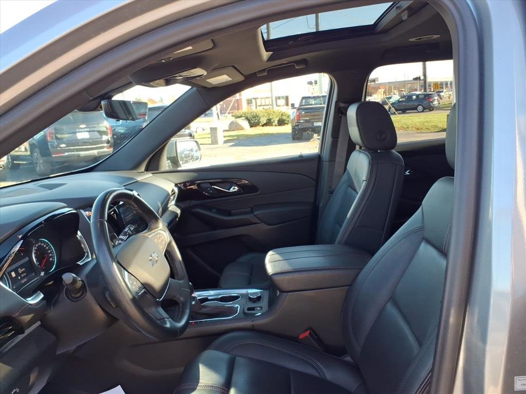Used 2023 Chevrolet Traverse RS image 14