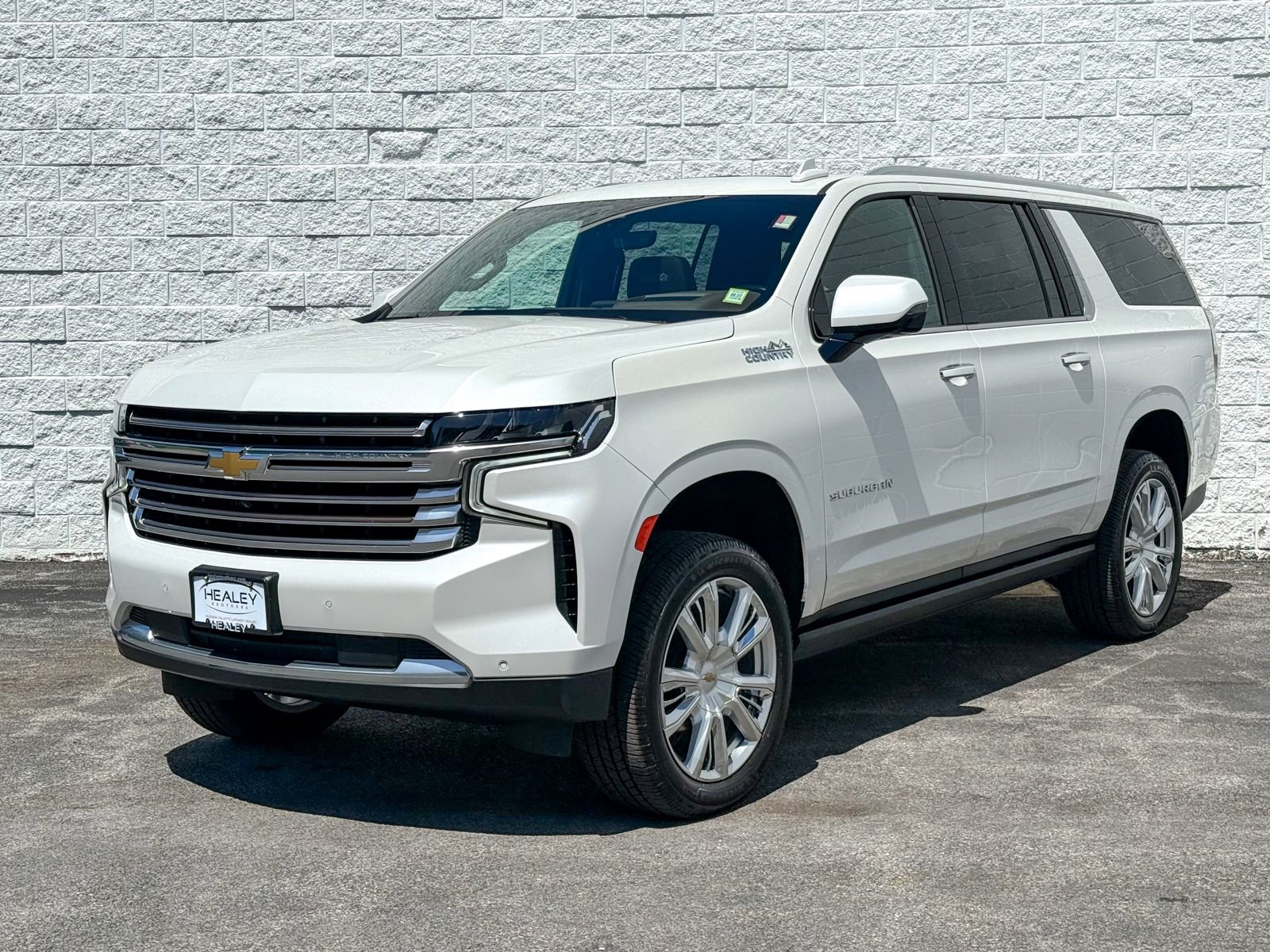 Used 2022 Chevrolet Suburban High Country AWD/4WD image 3