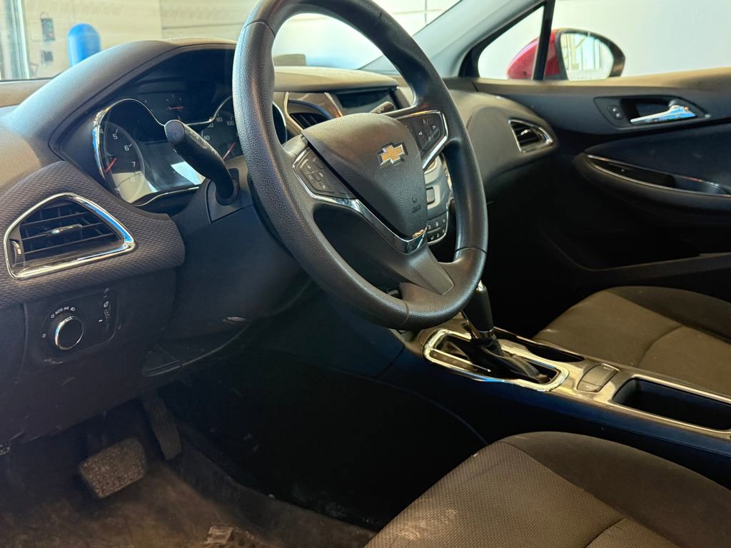 Used 2019 Chevrolet Cruze LT FWD image 14