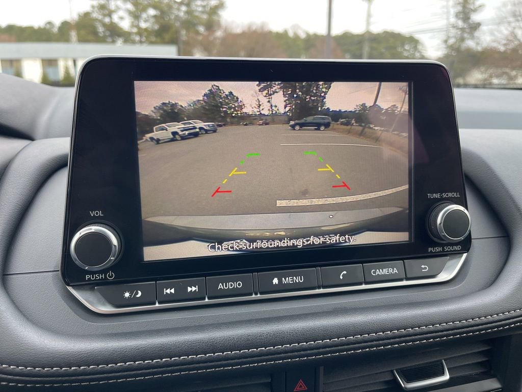 Used 2024 Nissan Rogue SV image 11