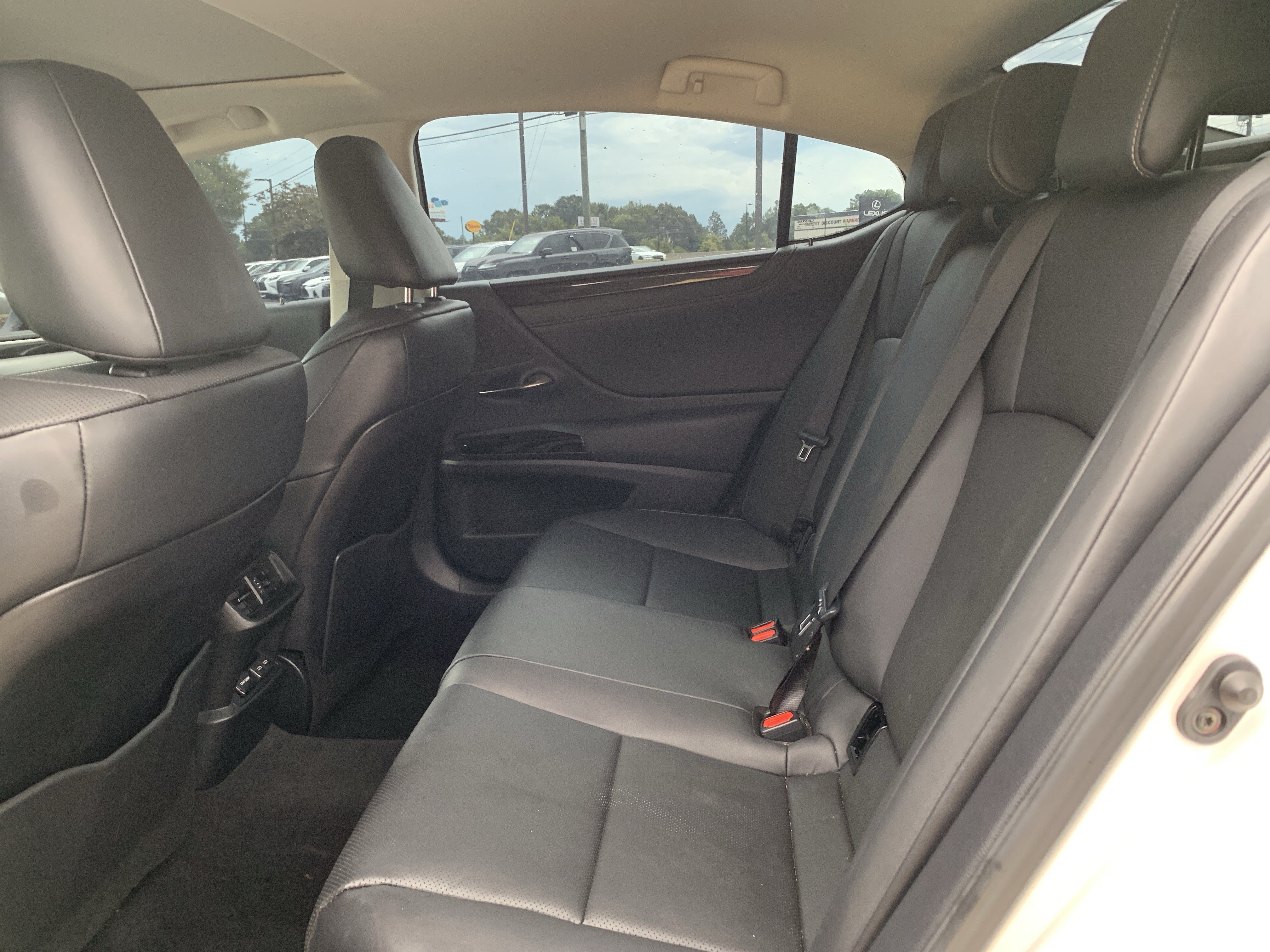 Used 2024 Lexus ES 350 w/ Accessory Package (Z1) FWD image 32