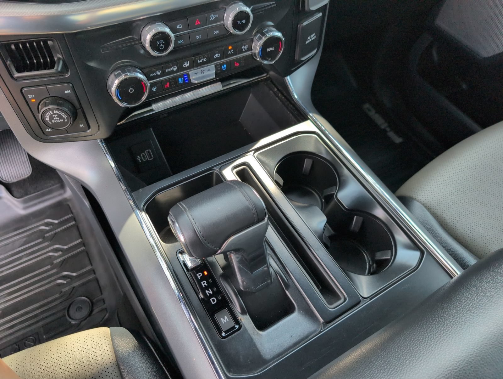 Used 2025 Ford F150 Lariat w/ FX4 Off-Road Package AWD/4WD image 15