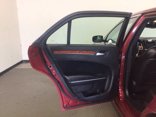 Used 2014 Chrysler 300 AWD w/ Driver Convenience Group image 20