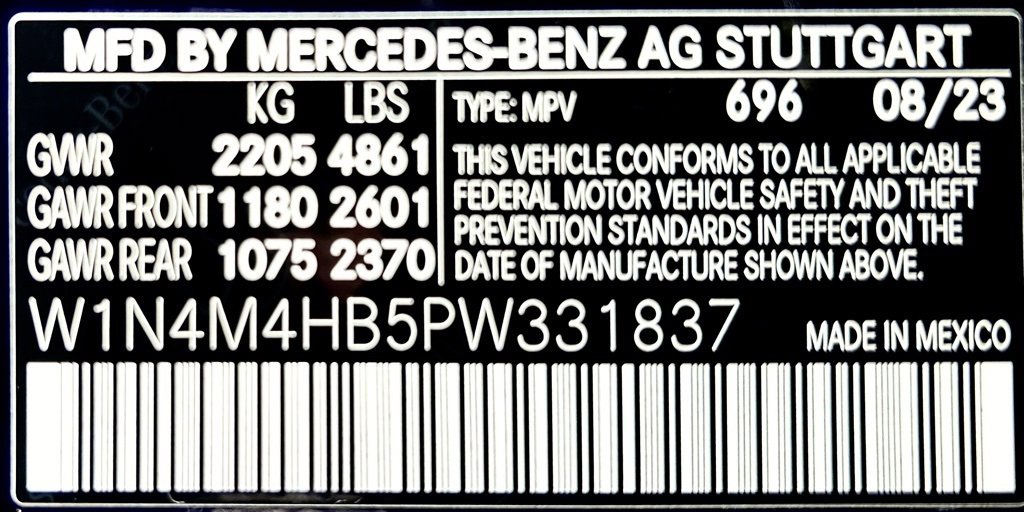 Used 2023 Mercedes-Benz GLB 250 4MATIC w/ Premium Package image 27