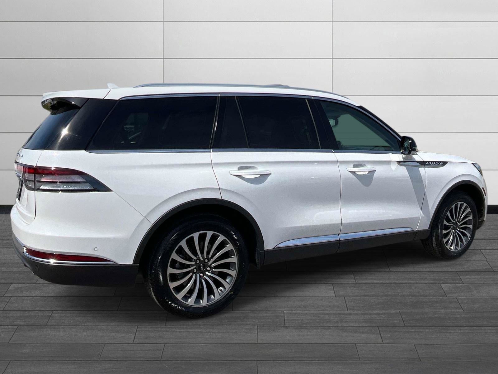Used 2024 Lincoln Aviator Reserve w/ Equipment Group 201A AWD/4WD image 3