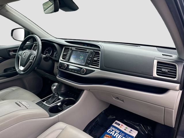 Used 2019 Toyota Highlander XLE AWD/4WD image 30