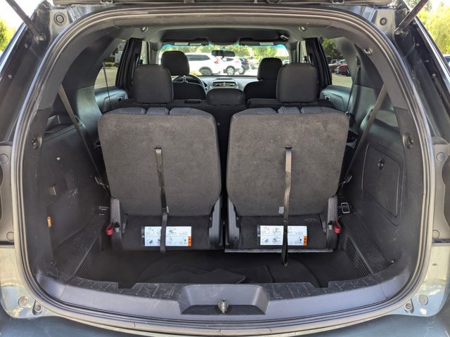 Used 2016 Ford Explorer XLT image 6