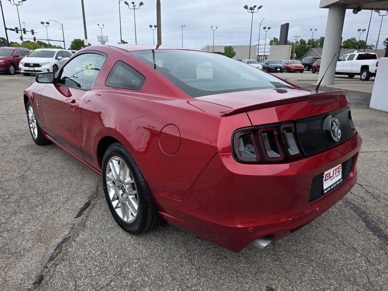 Used 2013 Ford Mustang Premium RWD image 7