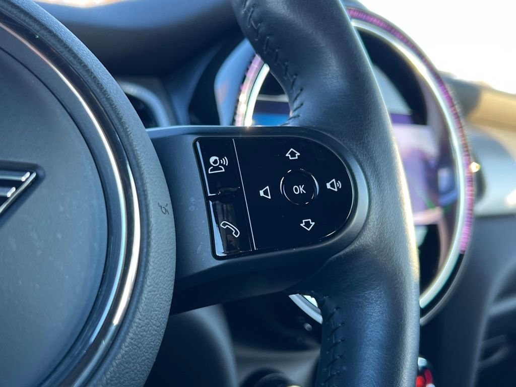 Used 2023 MINI Cooper Classic w/ Signature Upholstery Package image 18