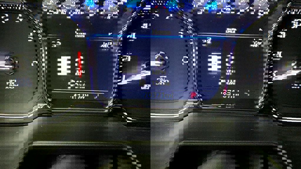 Used 2021 GMC Yukon SLT w/ SLT Premium Package image 16