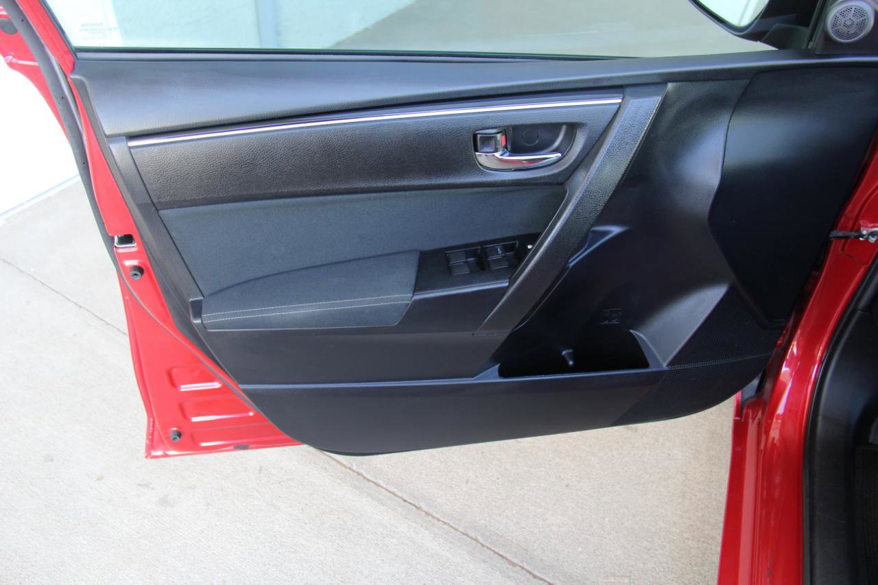 Used 2017 Toyota Corolla LE w/ Carpet Mat Package (TMS) image 20