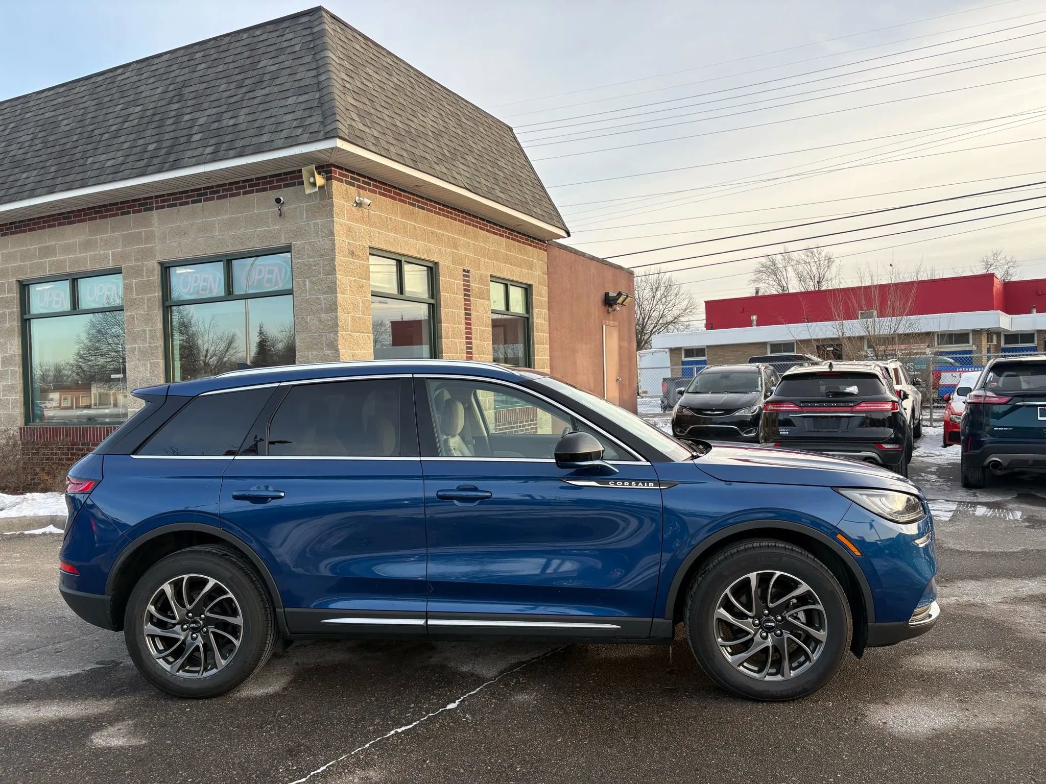 Used 2020 Lincoln Corsair Sport Utility 4D w/ Equipment Group 101A image 4