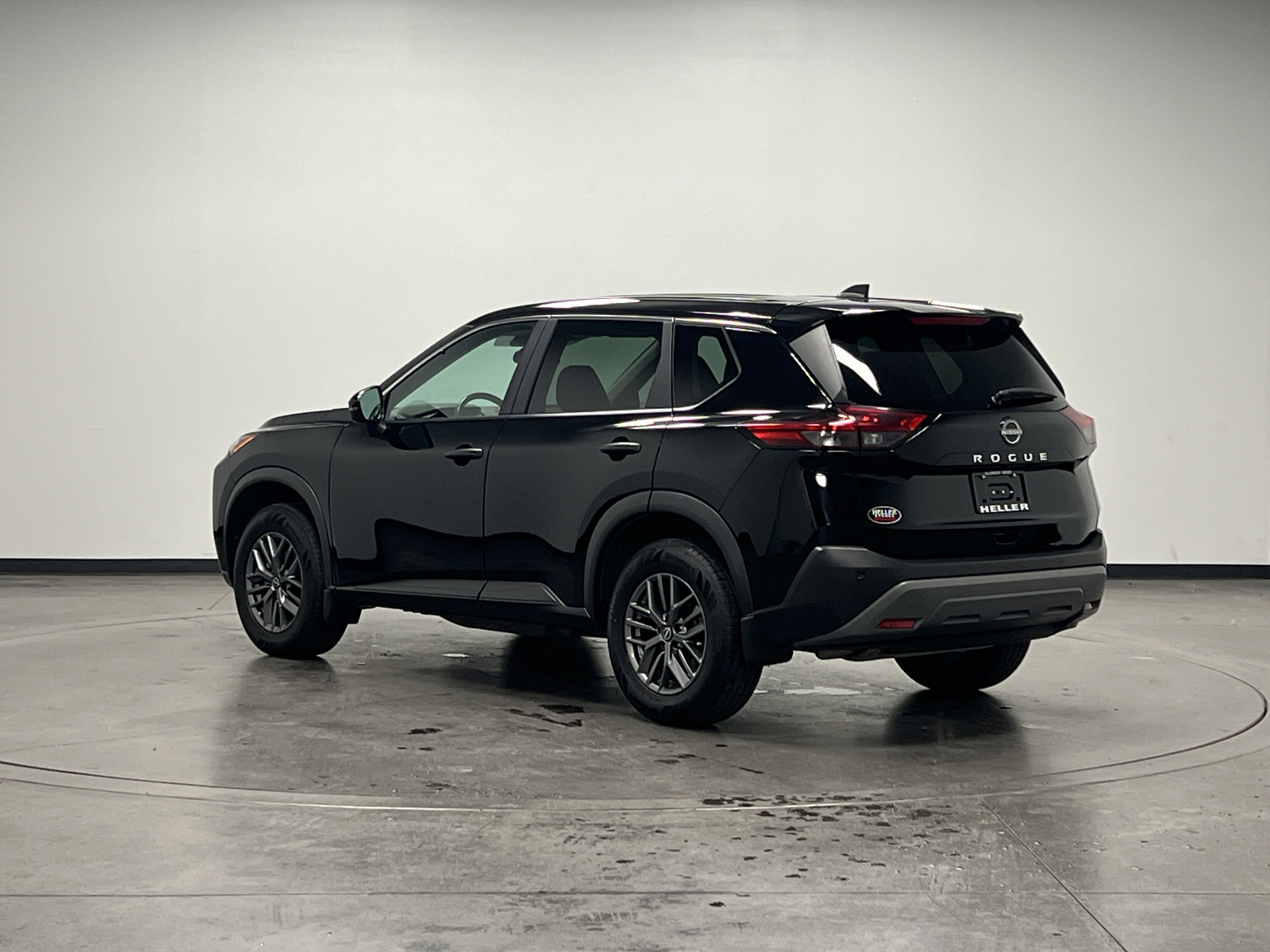 Used 2023 Nissan Rogue S image 6