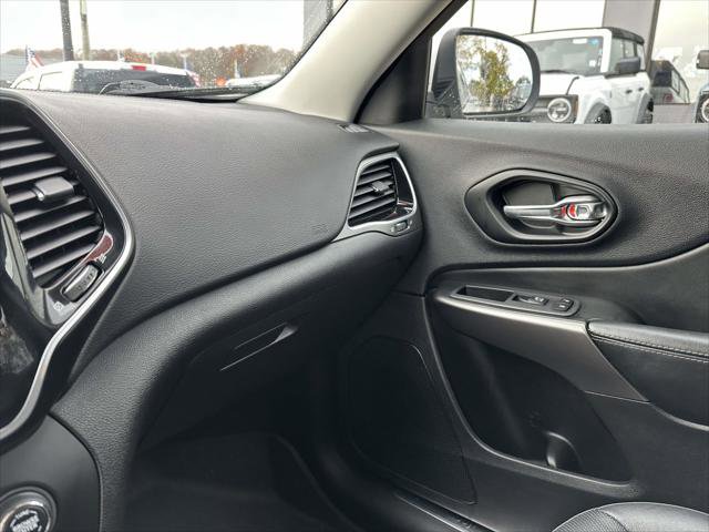 Used 2021 Jeep Cherokee Limited image 27