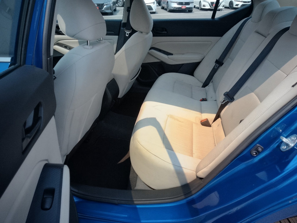 Used 2025 Nissan Altima 2.5 SV w/ SV Premium Package AWD/4WD image 12